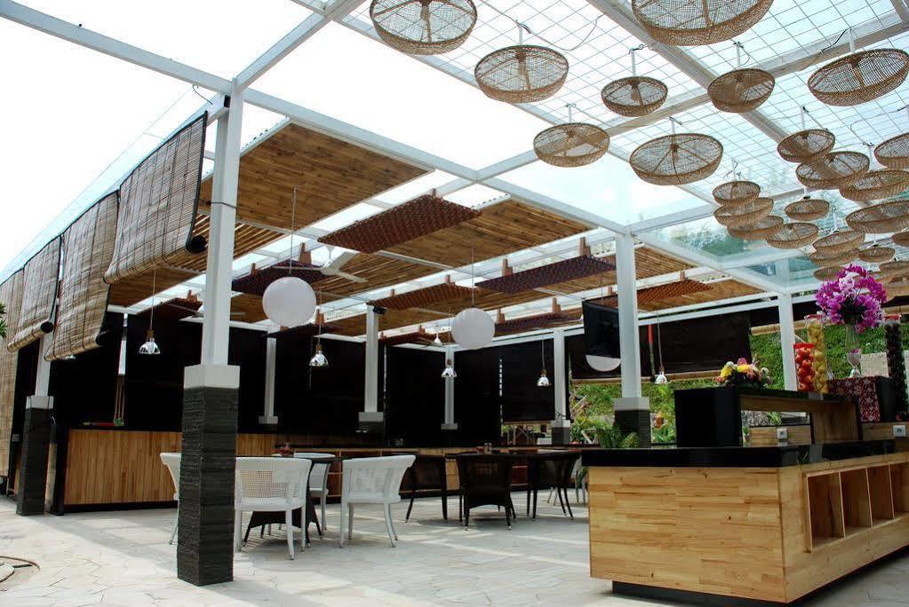Rumah Kito Resort Hotel Jambi By Waringin Hospitality מראה חיצוני תמונה