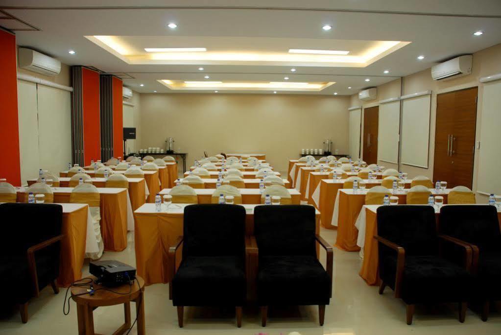 Rumah Kito Resort Hotel Jambi By Waringin Hospitality מראה חיצוני תמונה